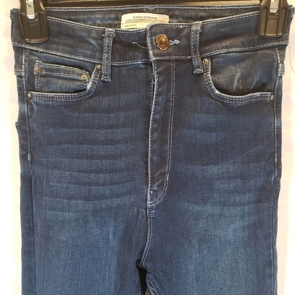 Zara Woman Dark Wash Skinny Jeans With Fringed Hem Sz 2 - Picture 3 of 7